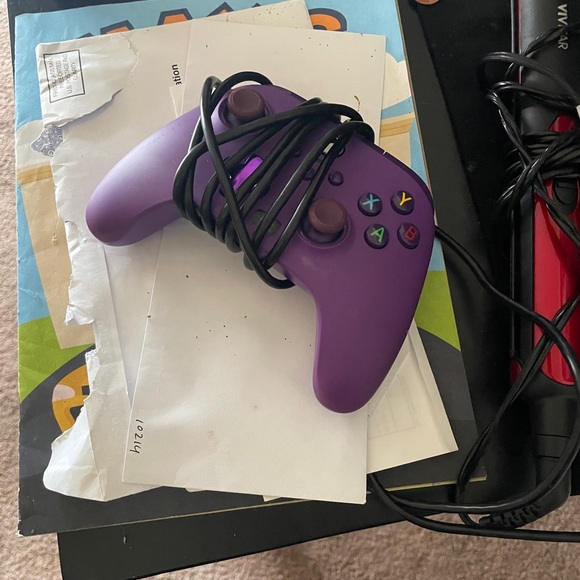 Selling my xbox one i originally bought it for 599$ . i can negotiate